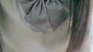装睡的外甥女每天都勾引我！终于忍不住戴套套操她穴了