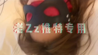 想在两个洞里感受的年纪...两个洞同时插入Megan