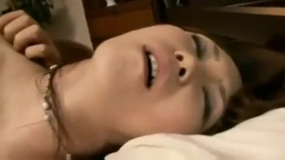开发探索一天3炮堪称人肉打桩机，上个刚走长腿美女接上，翘起屁股皮带拍打，搞很久不射妹子受不了