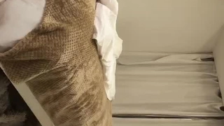 土豪方老板双飞年轻姐妹花璐璐和绿绿一根肉棒双人吃撅着美臀排插太嫩了搞出好多白浆多视角-2