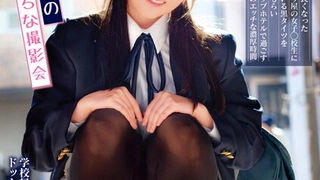 迈尔斯继女带她的朋友过来和他一起玩三人行