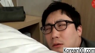 酒店内做爱还被颜射一脸流出视频