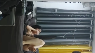 偏远乡村的年轻妻子