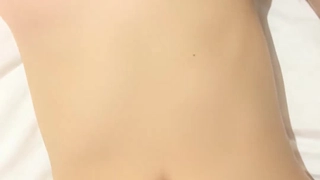 情趣黑丝肥臀极品小少妇发骚，撅着屁股让大哥无套插入骚穴，呻吟可射，阴道裹着鸡巴让小哥快速抽插浪叫不止