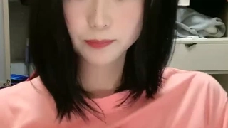 一只小狐仙精彩4P大秀，跟好姐妹一起让三个男人玩弄调情，淫声荡语互动狼友撩骚