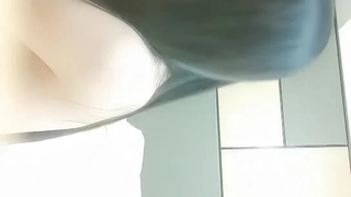 又大又软奶子撩下内裤一顿揉，深喉交奶子夹屌乳交，第一视角抽插嫩穴，骑乘猛操晃动奶子