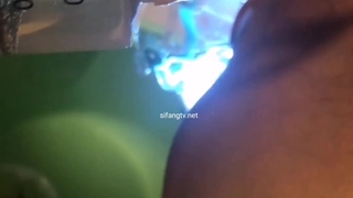 阿根廷少女Nadia被巨大的阴茎撑开她紧绷的阴道